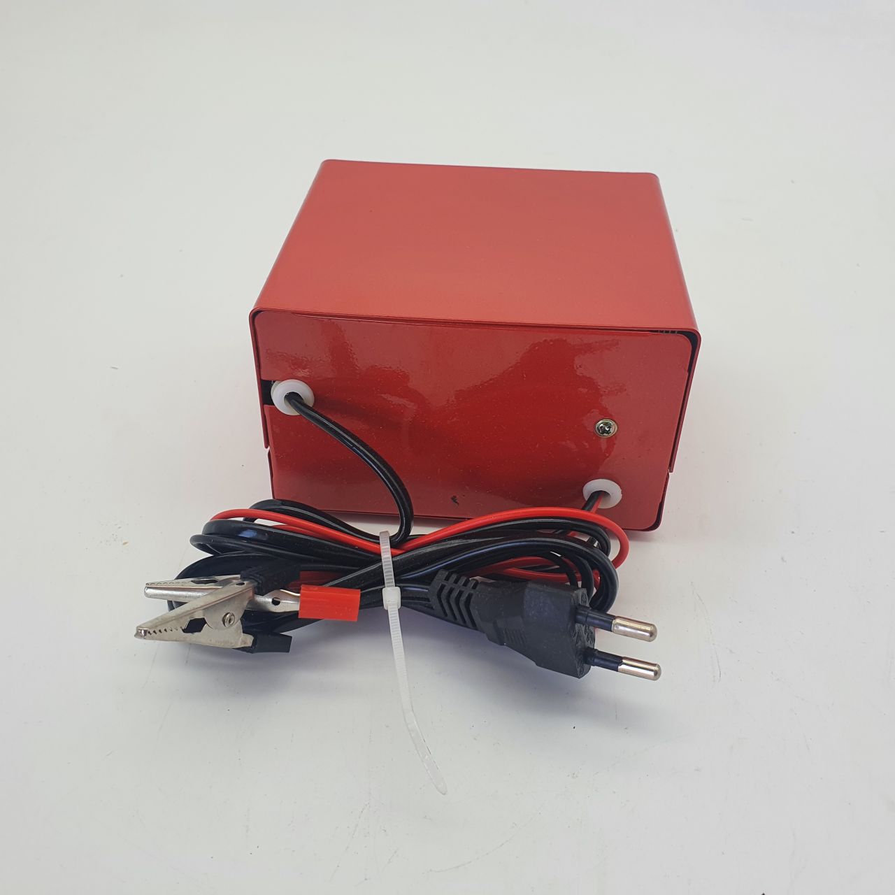 Punjač ispravljač za baterije 6-12V