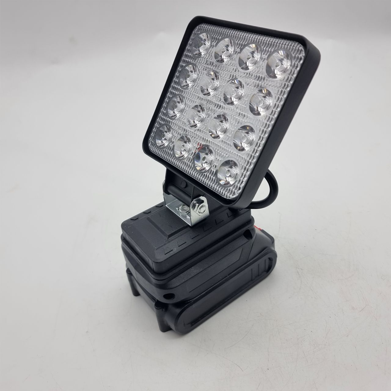 LED reflektor s AKU baterijom