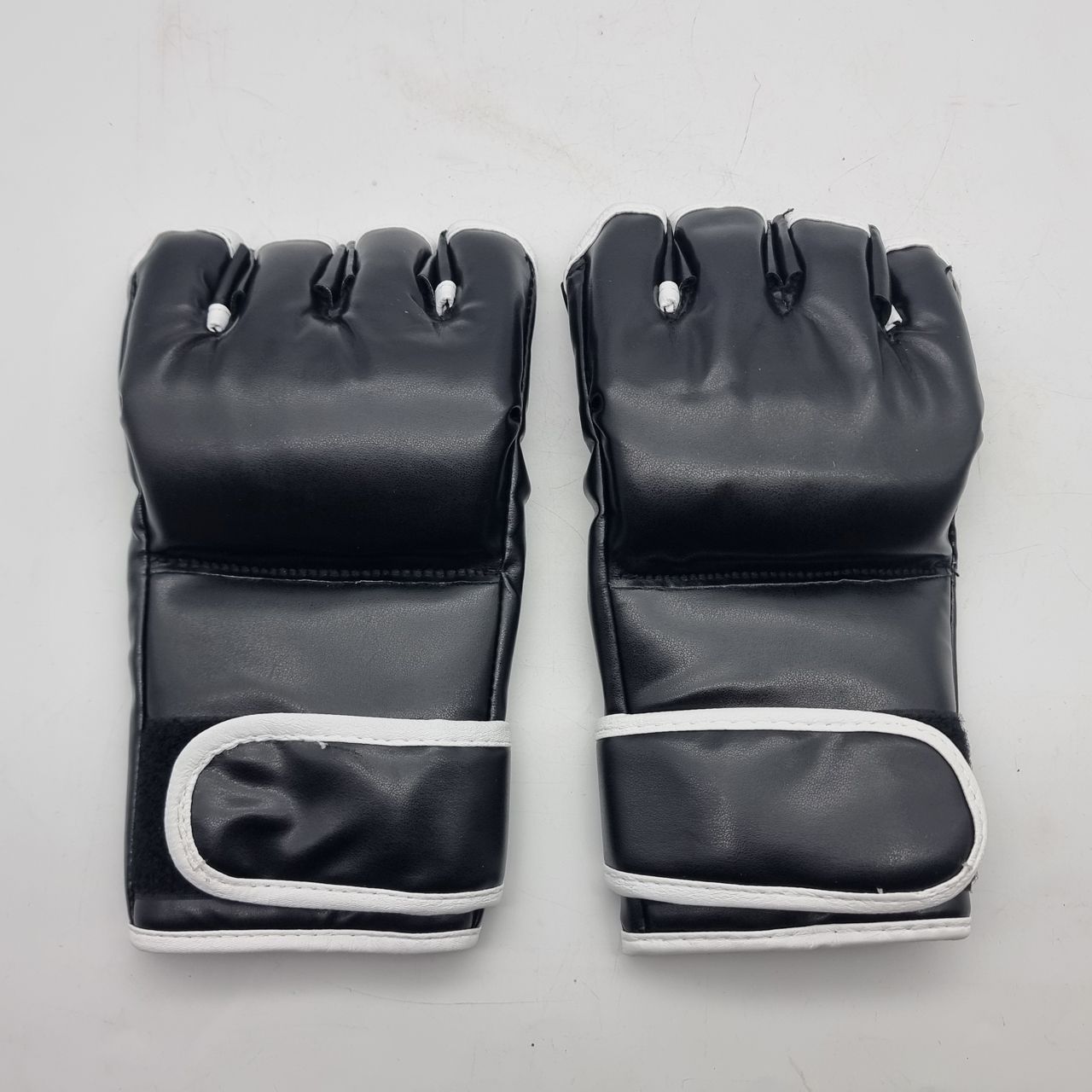 Crno bijele MMA rukavice
