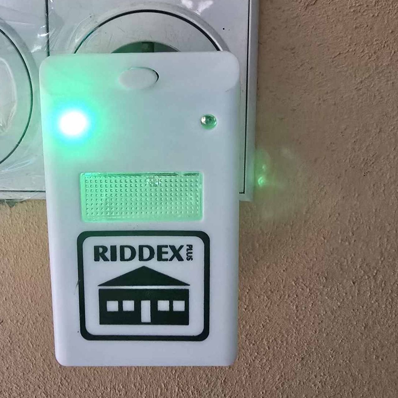 Rastjerivač insekata na utičnicu